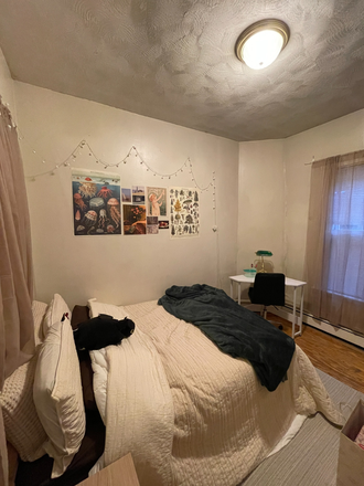 bed1 - Big 2 bed, laundry in building, close to trains and buses Apartments