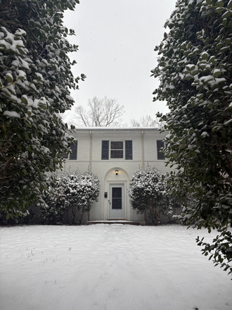 Front yard - $600 Rent btwn West & East Campus (Right behind the Nasher and next to Freeman Center)