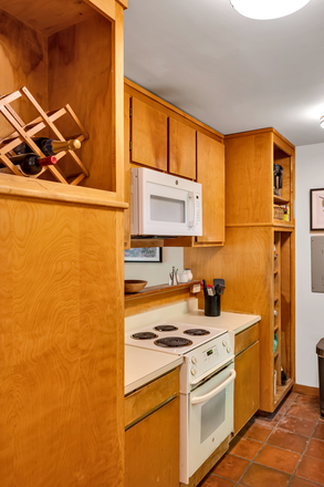 Kitchen - 2 Bedroom Townhouse located 15 minute walk from Franklin Street