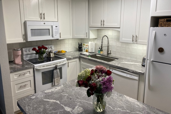 kitchen - **UNIVERSITY MEADOWS, NEXT TO CLINE LIBRARY* 1 Private Bedroom/1Bath available in a 2Bed/2Bath Cond Condo