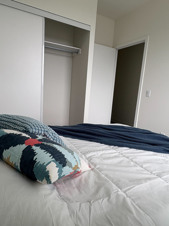 B - 🏡 Modern Co-Living in Downtown Toronto! Condo