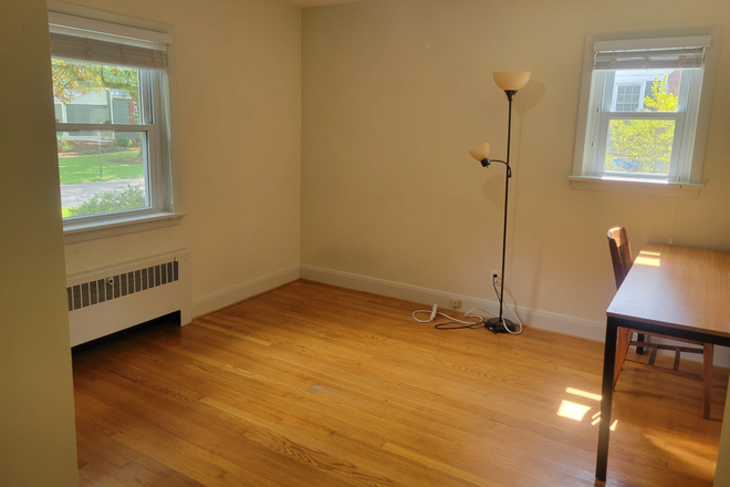 master bedroom - Sublet a BR in a 3BR/2BA house.  One min walk to WM, prefer cat friendly male graduate student