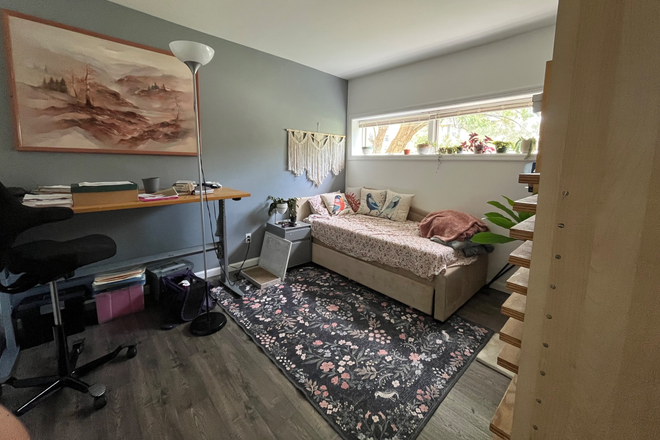 Bedroom - Summer:Furnished room in shared home for female-Birch Ave-Princeton