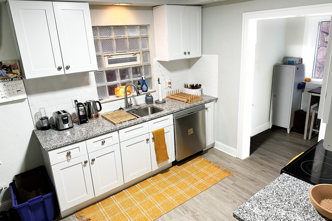 kitchen - full 3 bedroom home