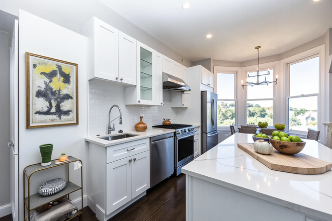 kitchen - Modern just renovated 2 bed 2 bath with central AC - landlord pays the fee! Apartments