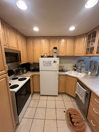 Kitchen - University Townshouse Condominiums