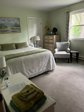Large bedroom - Clean, sunny rooms in  South Amherst House