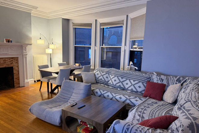 Living Room - Premium Apartment Close to Campus
