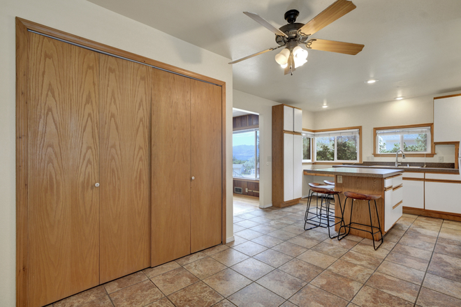 Kitchen - Walk to UCCS! House