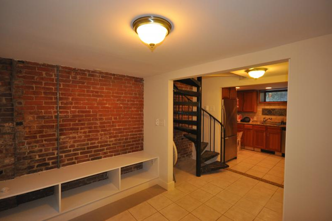 A - Right by NEU, close to all Fenway schools, NO FEE, ENTIRE TOWNHOUSE