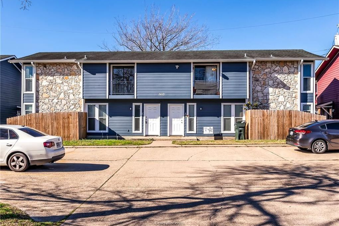 Building - 2 Bedroom/1Bath Townhome close to Texas A&M Vet School, Main Campus & Medical School,