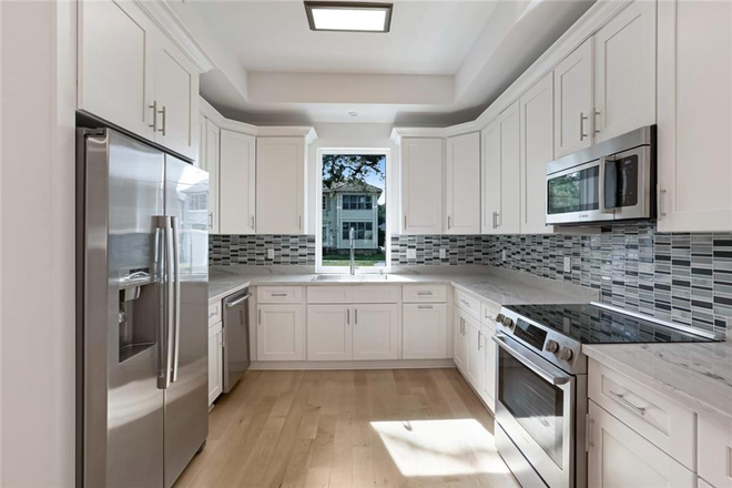 Kitchen - SPACIOUS MODERN CONDO -- 2 blocks to Tulane campus!