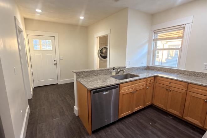 - - Spacious duplex 4 beds/2 baths available on 06/01/2027 Apartments
