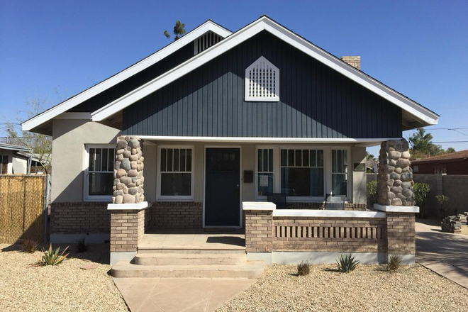 Front house - Beautifully renovated historic craftsman
