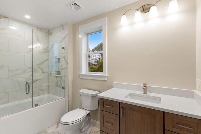 Hall bath - New construction luxury home minutes from Boston