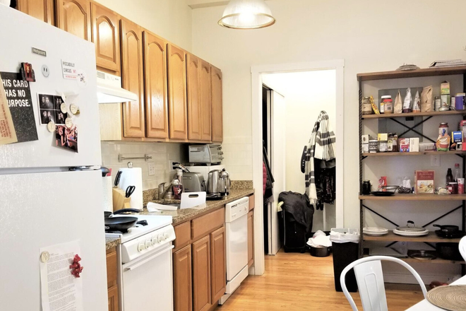 Kitchen - Charming 2 Bed on Bay State – Prime Location Near Campus! 9/1/25 Apartments