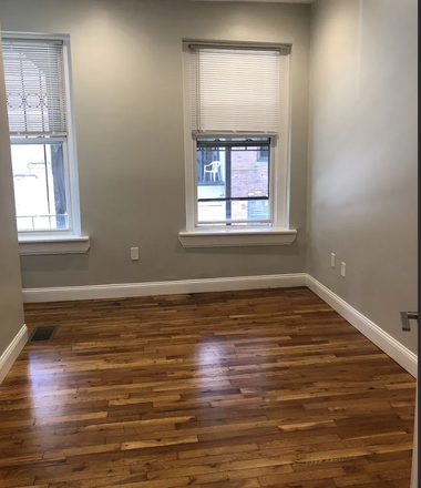 bedroom - Luxurious 4 bed 2.5 bath Duplex on Symphony Rd! Apartments