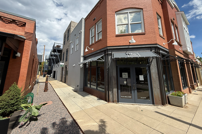 1 - AVAILABLE NOW: 1941 Pearl St #202
