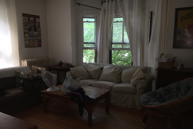 Living room - room available in single family house close to red line and bus lines