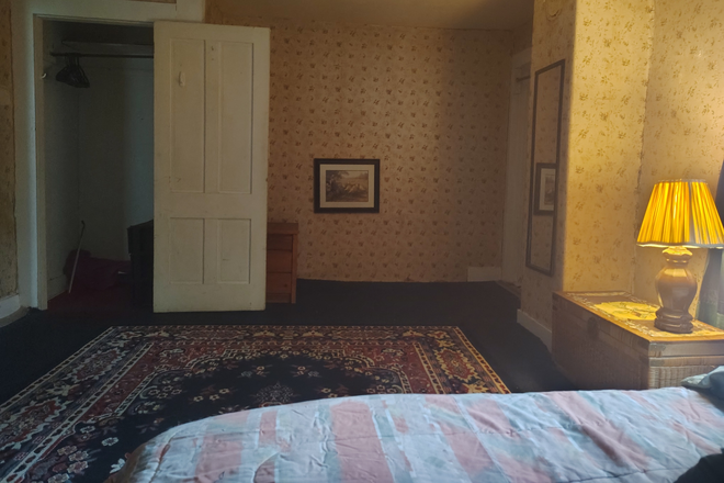 Bedroom - Private bedroom and study House