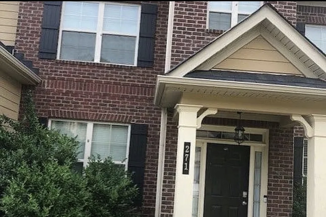 Outside - Cozy room in a peaceful neighborhood House
