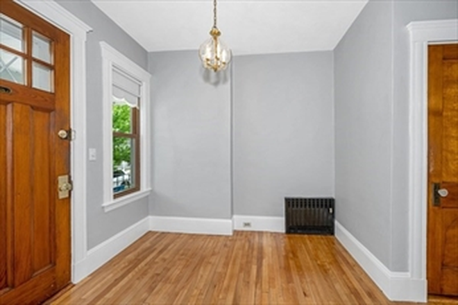 Foyer with extra large closet - NO BROKER FEE - Updated 5-BR near campus + LR & DR + New A/C + 2 brand new bathrooms Apartments