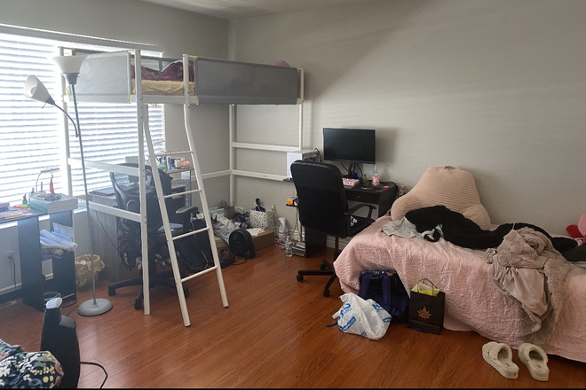 Room - Columbia Square, Walking Distance to Campus Townhome