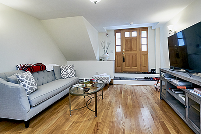 Living Space - South Russell 1 Bed Beacon Hill Great Location Apartments