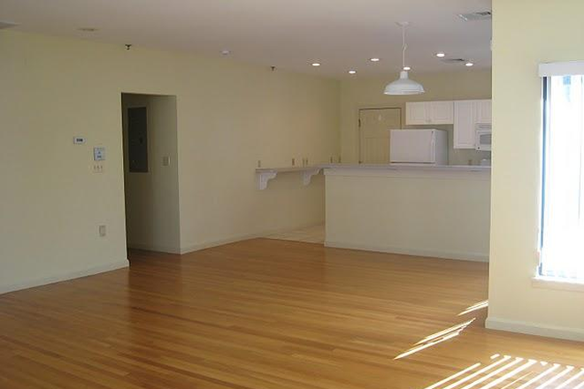 Call NOW for showings! 617-236-8600 - CHANNING STREET - GREAT NEWTON  2 BED W/ LAUNDRY IN UNIT! *AVAIL NOW* Apartments