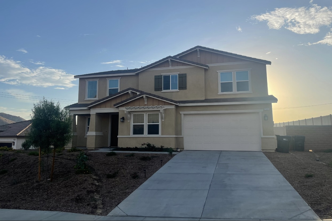 Front house view - UCR College house. 3 units available