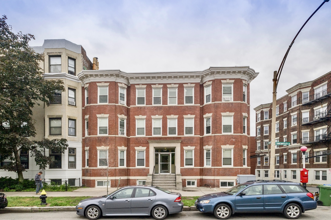 Unit - Packard's Corner 2 Bedroom Available September 1st! Condo