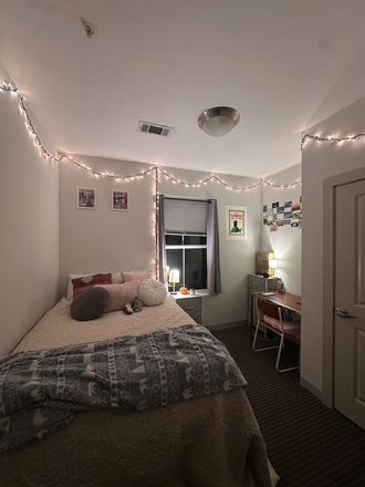 Bedroom - Landmark 4 bed x 2bath Apartment