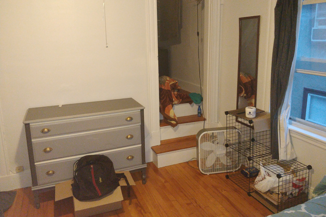 $1000 bedroom, the bed is actually a double sized bed. The room is 12'x12'. - Room avail $1000 + utilities; 12 minute walk from campus, room available for Fall House