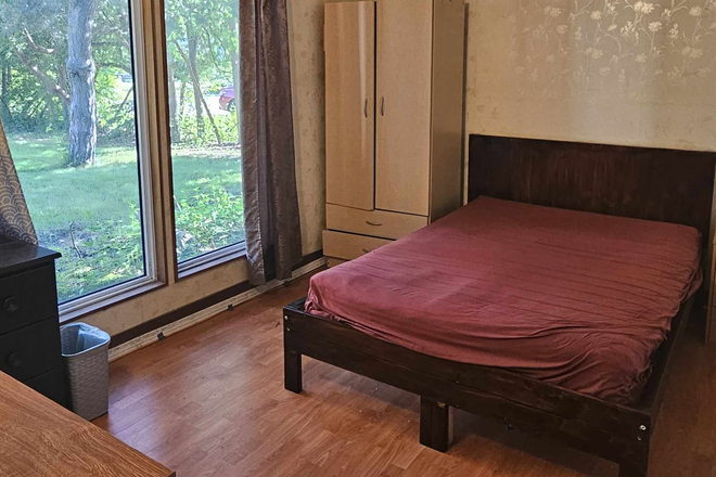 Bedroom 1 - 2 Mins walk to UTSC Girls Only,  12 Month Lease term