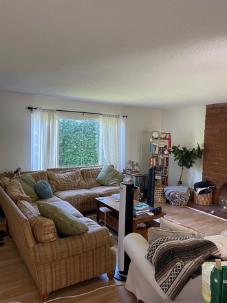 Lr - HUGE 3 BD 2 FULL BA WALK TO CHAPMAN , DODGE AND ORANGE CIRCLE Triplex