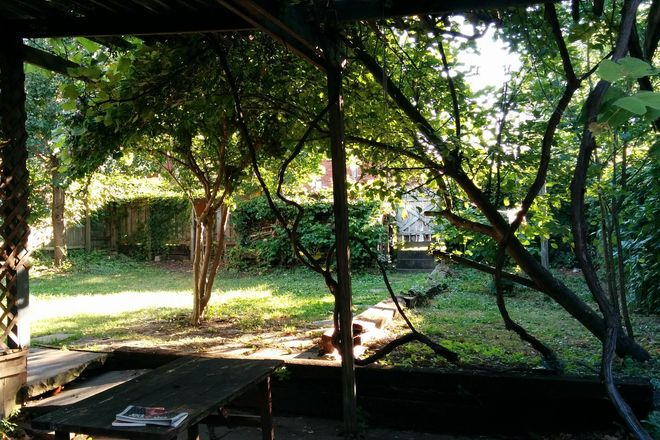 private back yard, fenced in - Walk anywhere! furnished prime Shadyside 3 BR + office ,garden,parking, AC,washer/dryer, flex lease House