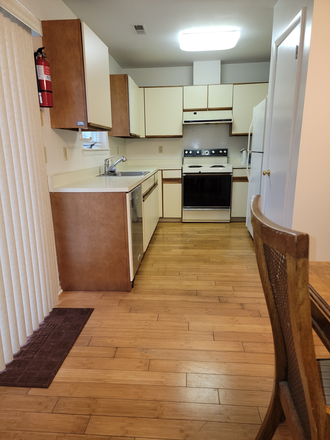 Kitchen - 3BR townhouse-William Patterson Ct-Princeton