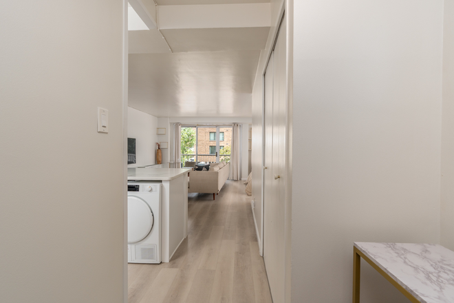 Entry - Foggy Bottom Studio Condo