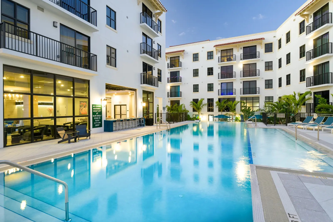 Resort style pool - The Standard at Coral Gables Apartments