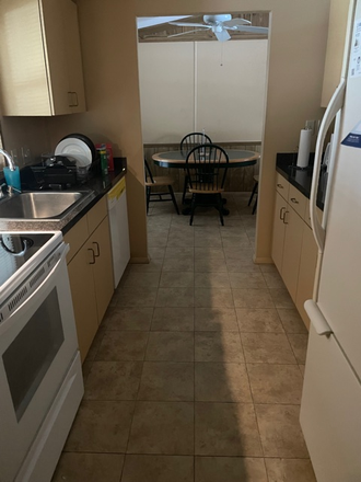 Kitchen - Private Room Available! 15 min drive to UCF House