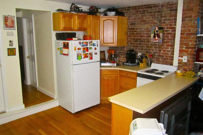 visit hubrealtyproperties.com - Handy location, excellent one bedroom, close to Symphony T stop Apartments