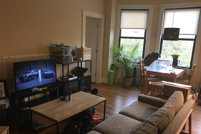 Call call or text Arezou at 617-584-7817 - Great Beacon Street 1 Bed- Back Bay!!! Heat Included!! Apartments