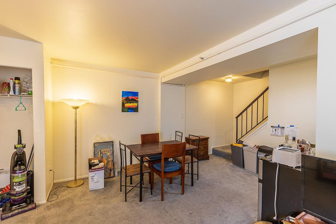 Living Room - Spacious 6BR/2BA townhome 1 block from UMD campus on campus shuttle route