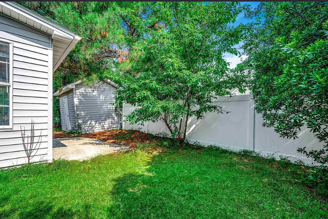Back Yard #2 - A 4 bdr-2 bath house located right behind the CCU dorms is up for rent for the 2026 spring semester!