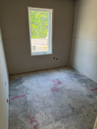 Bedroom - 815 Main Street - NEW CONSTRUCTION, Rent incl hot water, cleaning service Apartments