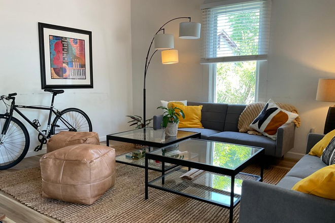 Living room - 1 Furnished Bedroom for Rent, 4 Blocks to UoA Townhome
