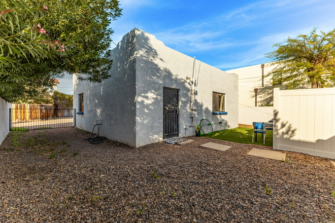 Guest House Front Door and One Parking Area - Updated 2bd/1ba, 900 sqft guest house Sam Hughes 4 blocks to AU