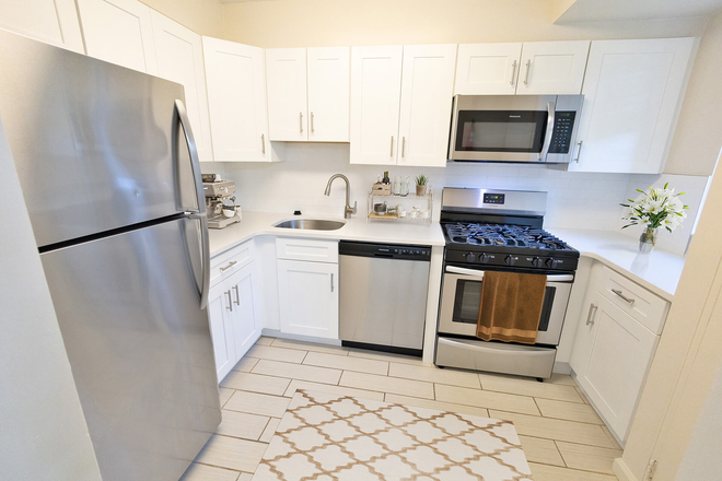 Kitchen - Valley High - Laundry in Unit, Access to Indoor Pool, FREE Fitness Classes and Bar and Grill! Apartments