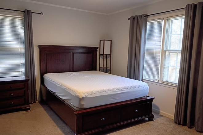 Master bedroom with en-suite bathroom and spacious closet. - Beautiful 4 bedroom home in Stone Mountain, offering 3 private bedrooms for rent.