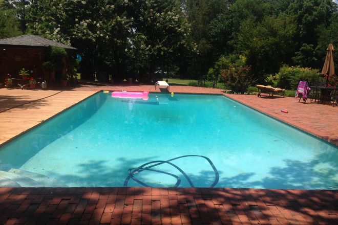 Pool - Furnished garden apartments walking distance to MTSU.. No lease required